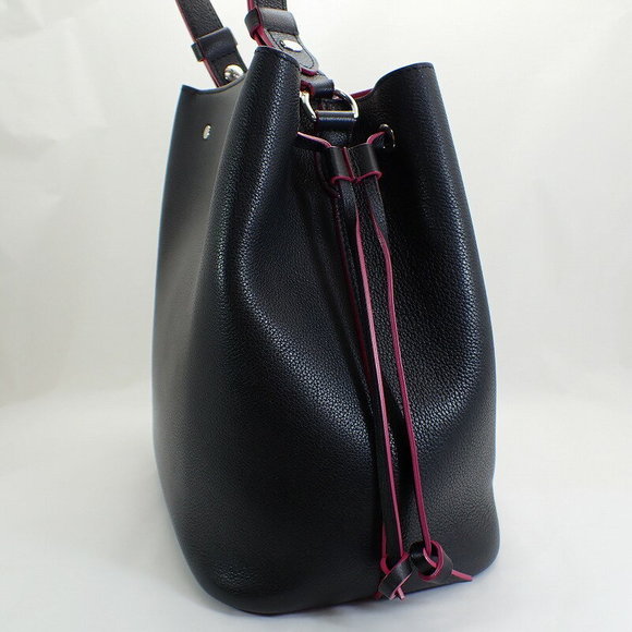 Louis Vuitton Leather LockMe Bucket Shoulder Bag Black - Picture 5 of 10